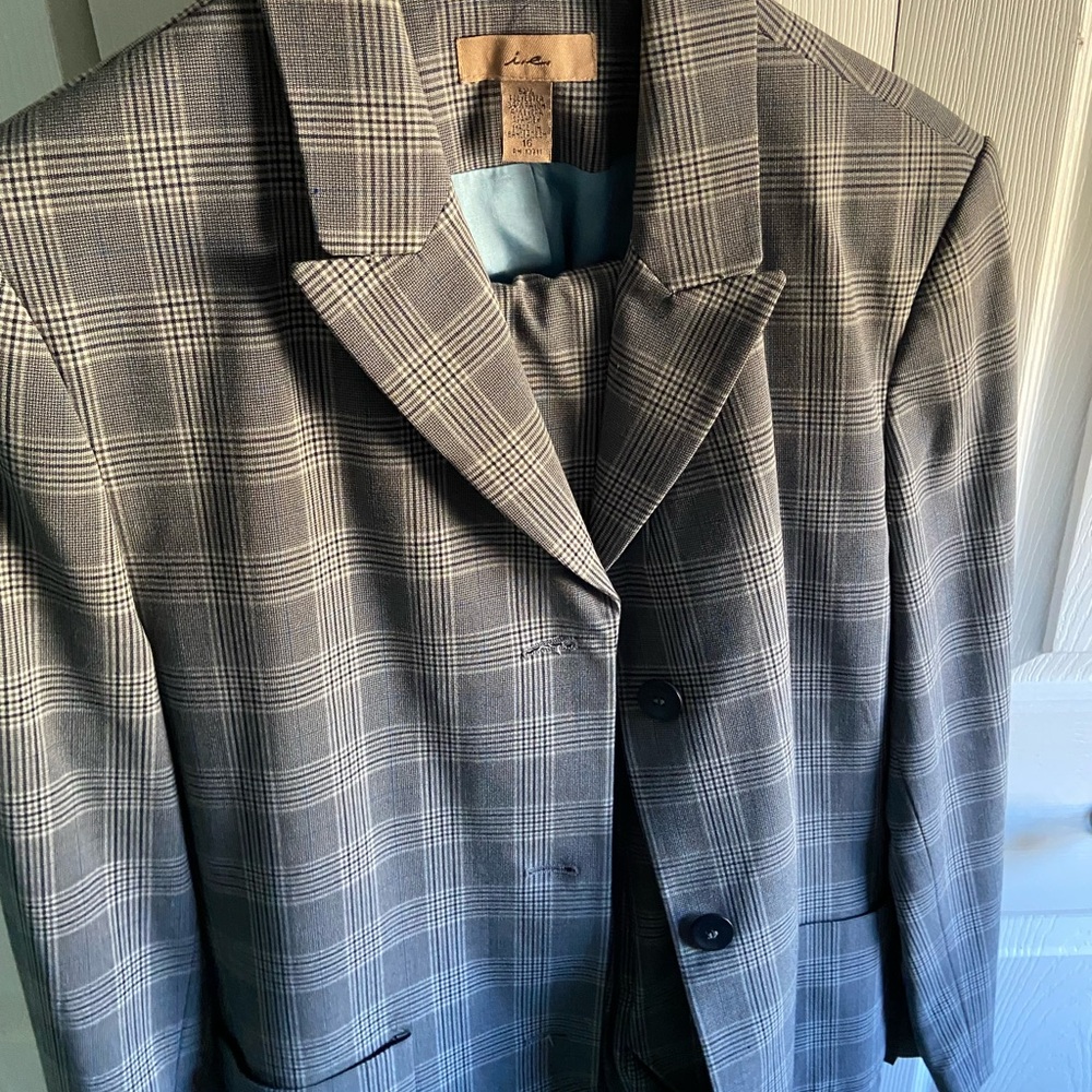 Women’s pant suit with flare cuff
